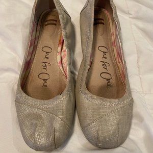 GUC Toms Ballet Flats Sz 7 Silver Platinum Color